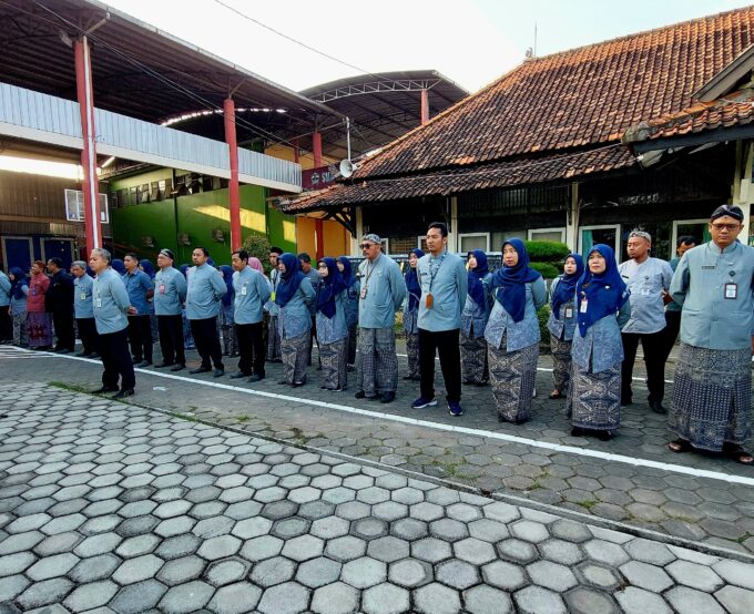 Apel Pagi, Barisan Balutan Kebaya