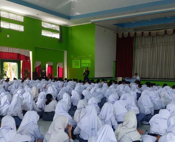 Sosialisasi dan Literasi Keuangan Murid Baru SMA Negeri 1 Jekulo