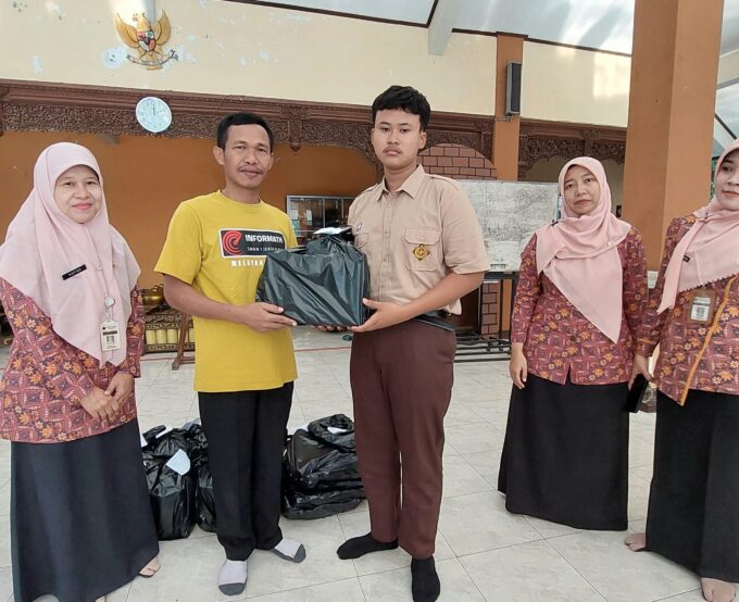 GOTA SMA Negeri 1 Jekulo Berikan Bantuan kepada Murid-Murid